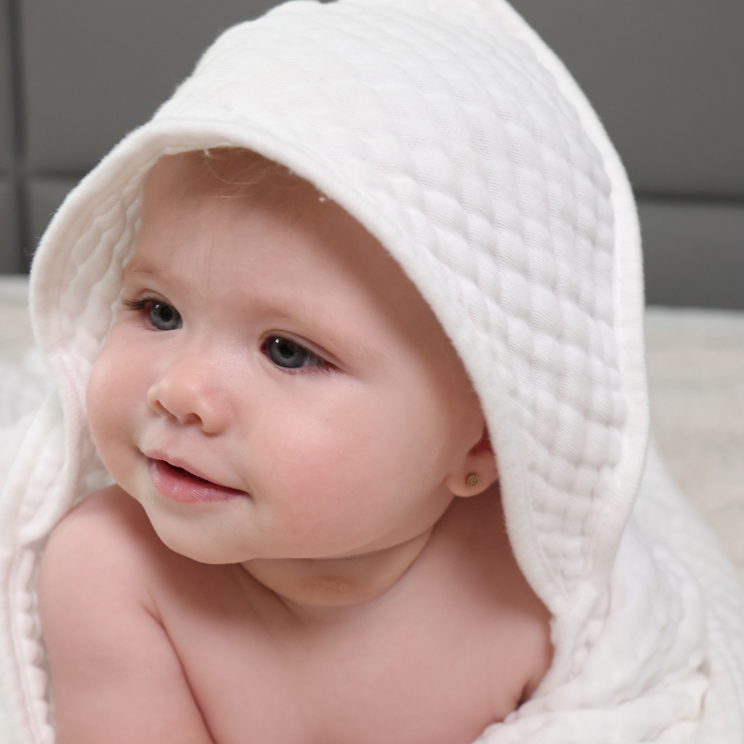 Baby Hooded Muslin Bath Towel – White | Primo Passi